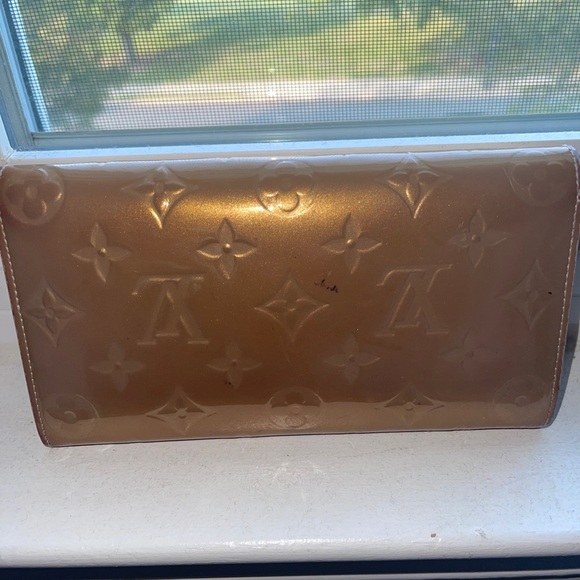 💰SOLD 💰100% Authentic Louis Vuitton Vernis Leather Gold Sarah Long Wallet - Picture 4 of 6